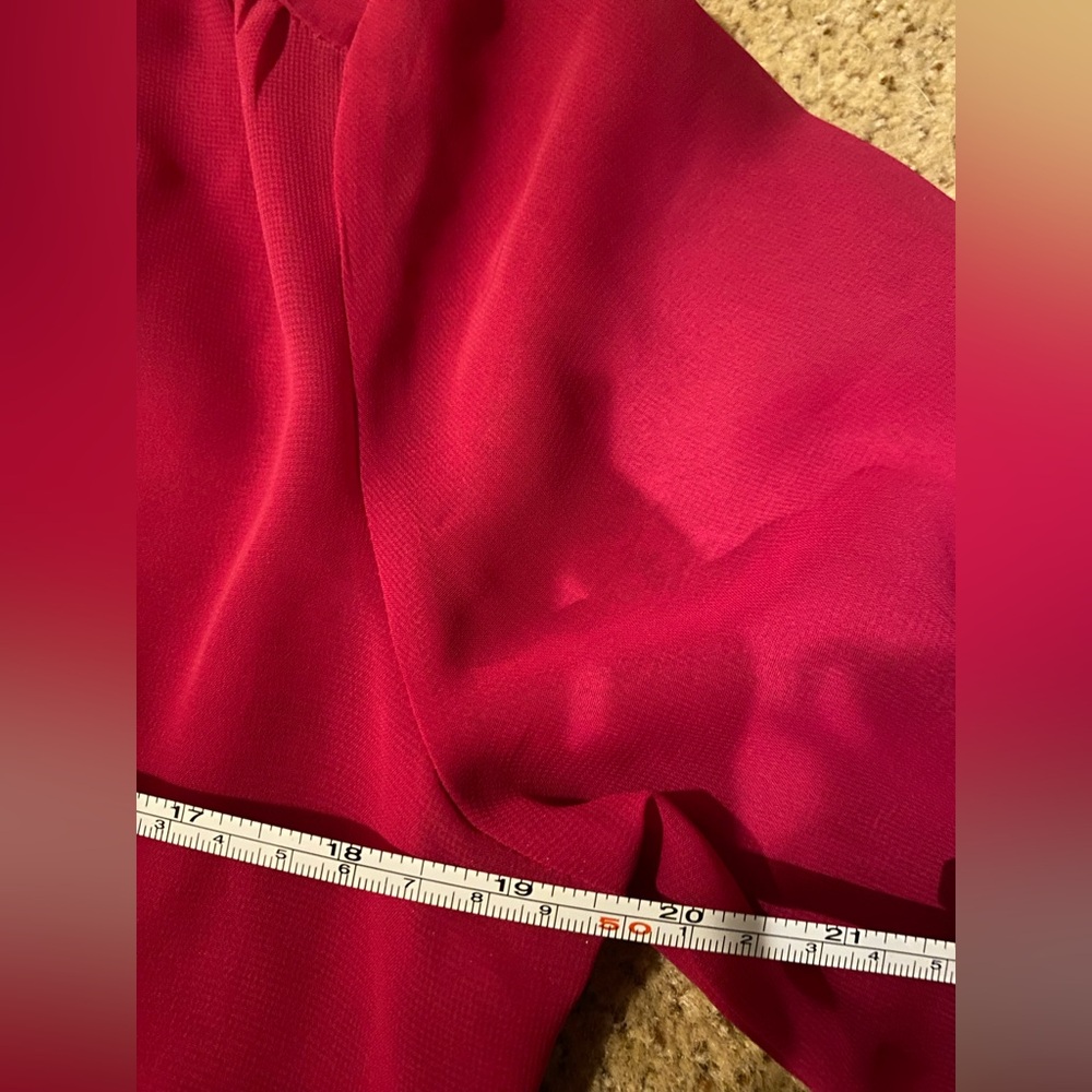 Like New Worthington Sheer Fuchsia Tie Front Button Down Blouse size Medium - Picture 4 of 5
